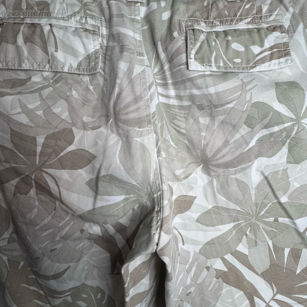 Caribbean Joe Womens, , White & Green Floral shorts 10